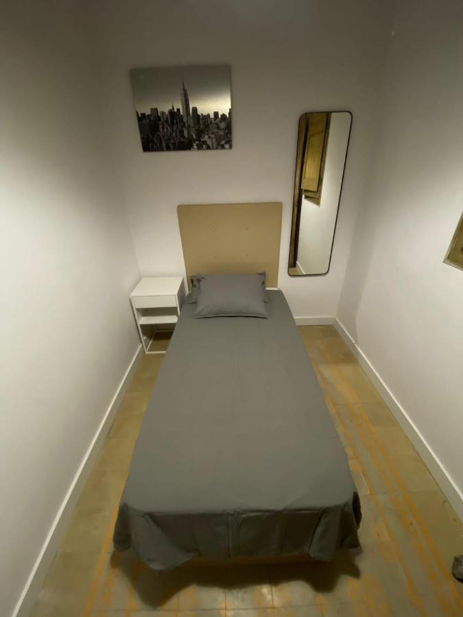 Spacious Modern Apartment In The Vibrant El Raval 바르셀로나 외부 사진