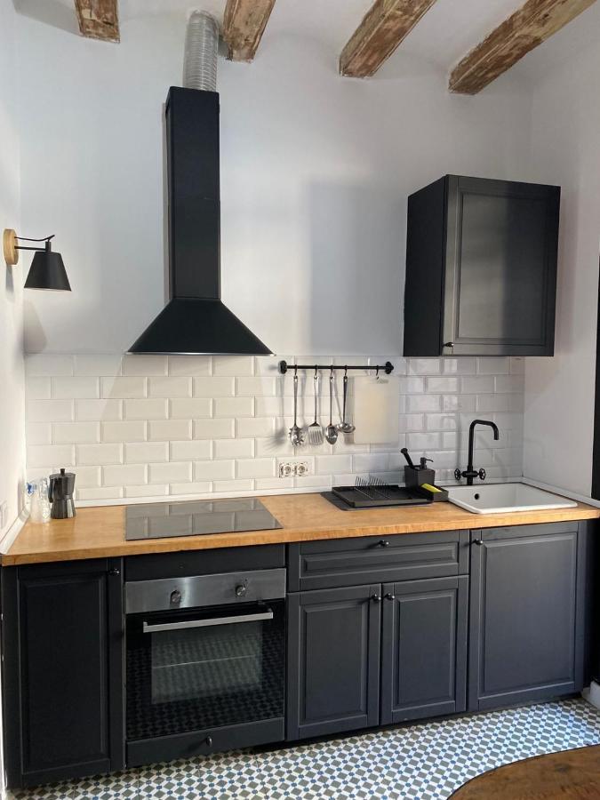 Spacious Modern Apartment In The Vibrant El Raval 바르셀로나 외부 사진