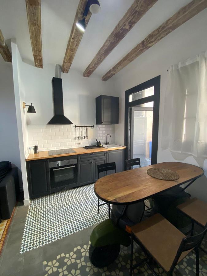 Spacious Modern Apartment In The Vibrant El Raval 바르셀로나 외부 사진